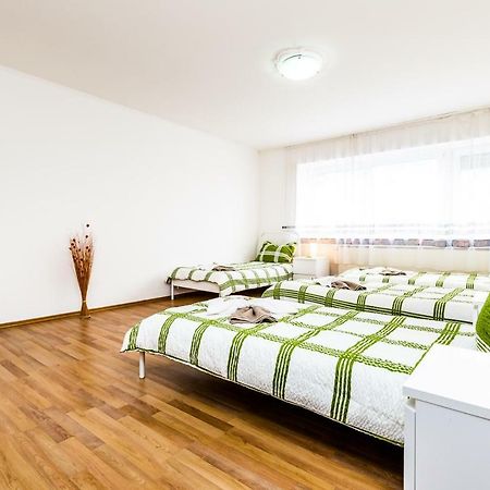Workers Apartment Am Wiener Platz Кьолн Екстериор снимка