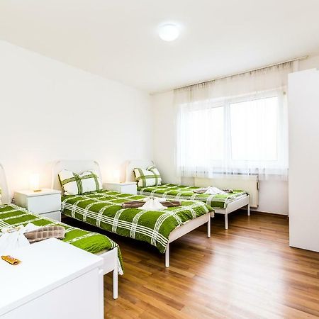 Workers Apartment Am Wiener Platz Кьолн Екстериор снимка