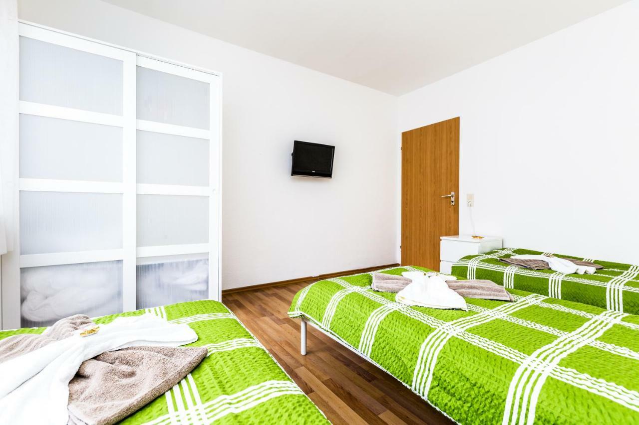 Workers Apartment Am Wiener Platz Кьолн Екстериор снимка