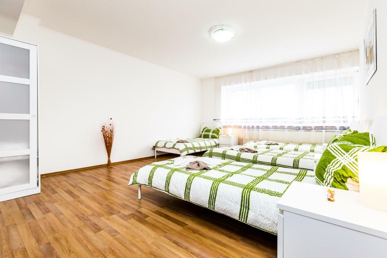Workers Apartment Am Wiener Platz Кьолн Екстериор снимка