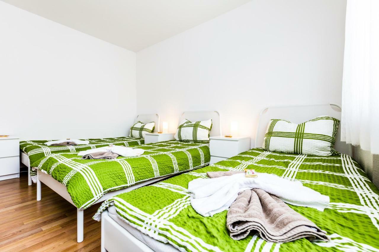 Workers Apartment Am Wiener Platz Кьолн Екстериор снимка