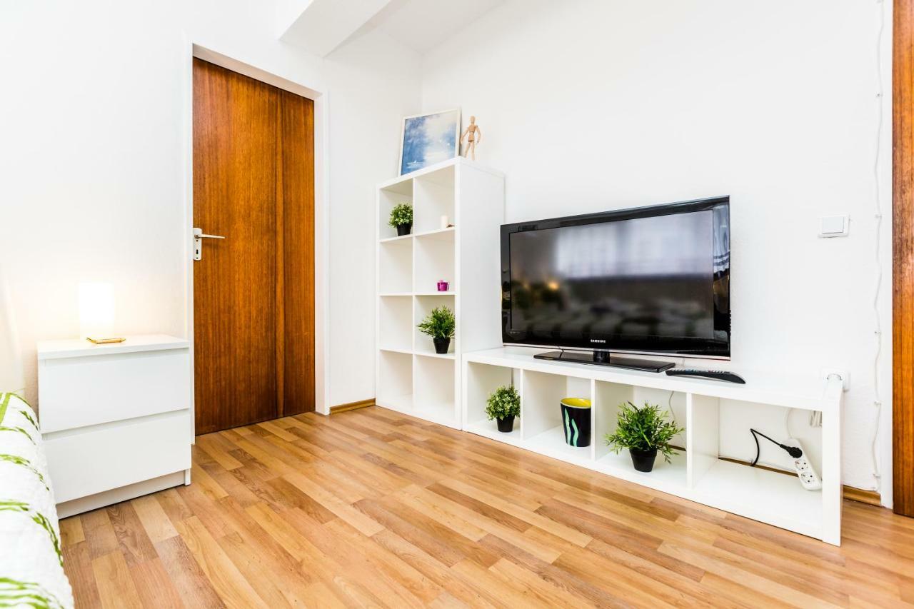 Workers Apartment Am Wiener Platz Кьолн Екстериор снимка