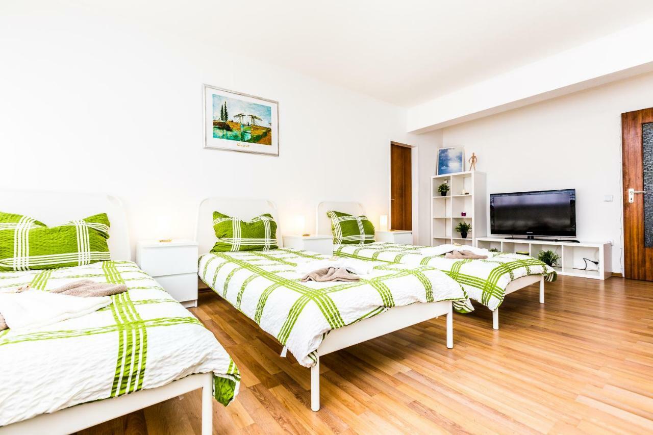 Workers Apartment Am Wiener Platz Кьолн Екстериор снимка