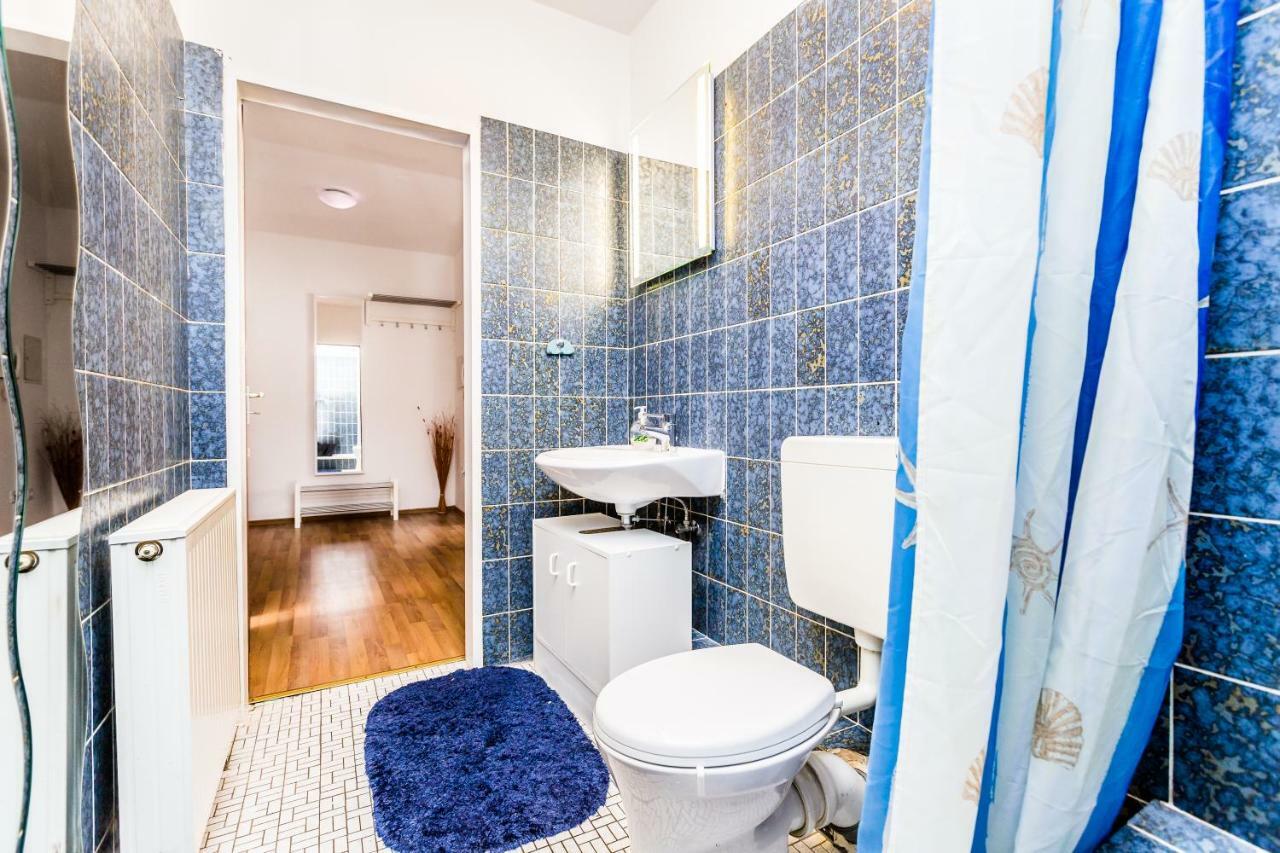 Workers Apartment Am Wiener Platz Кьолн Екстериор снимка